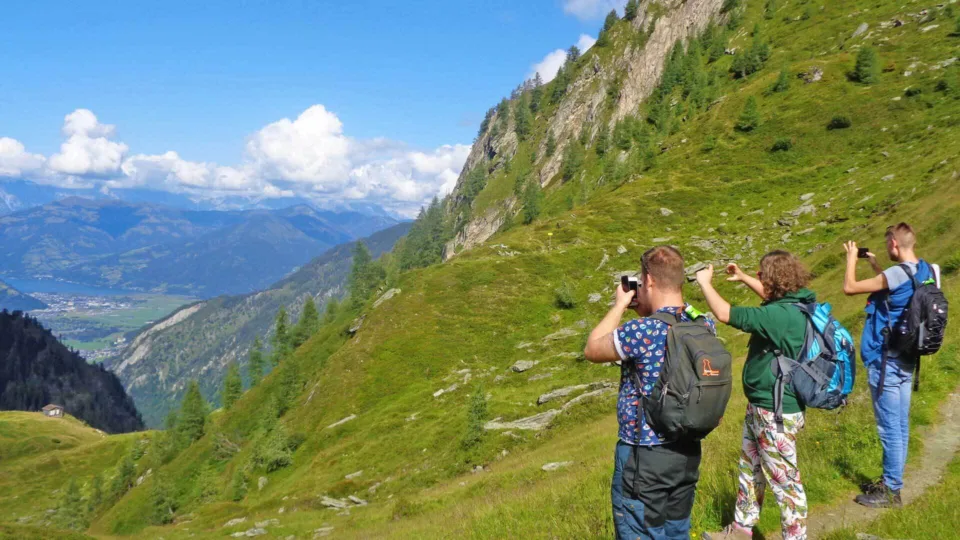 6a733112c3085409158062